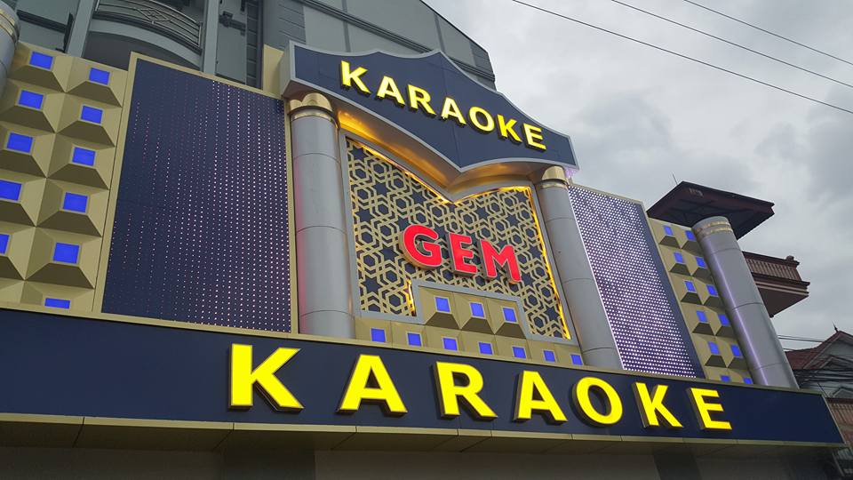 Bien Quang Cao Karaoke Dep