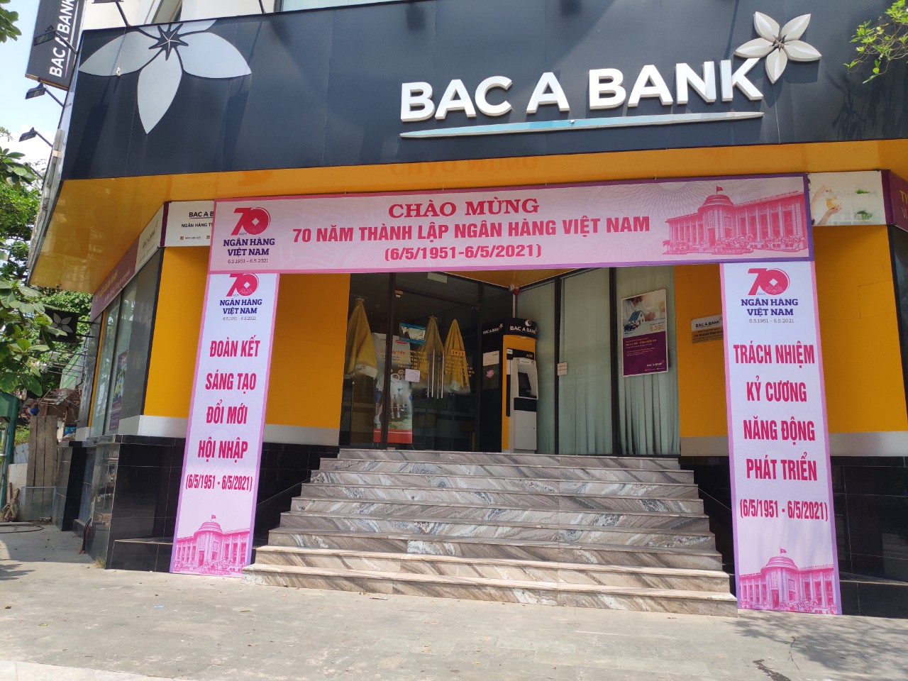 biển quảng cáo ở phù ninh