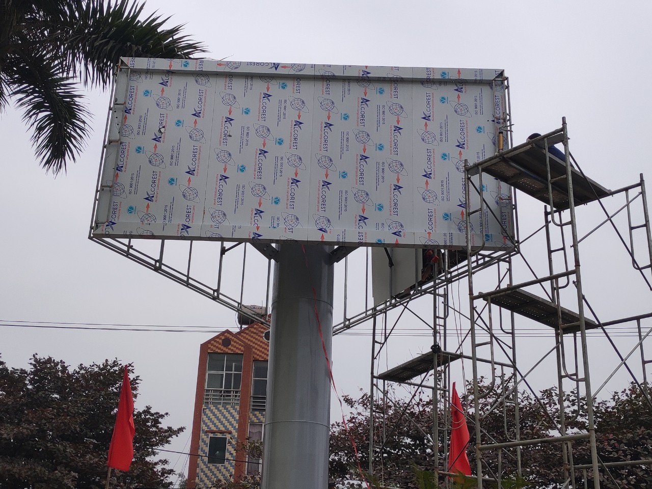 Thi Công Biển Ốp Alu Mặt Dựng