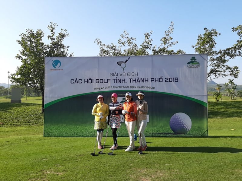 Lam Bien Quang Cao San Golf