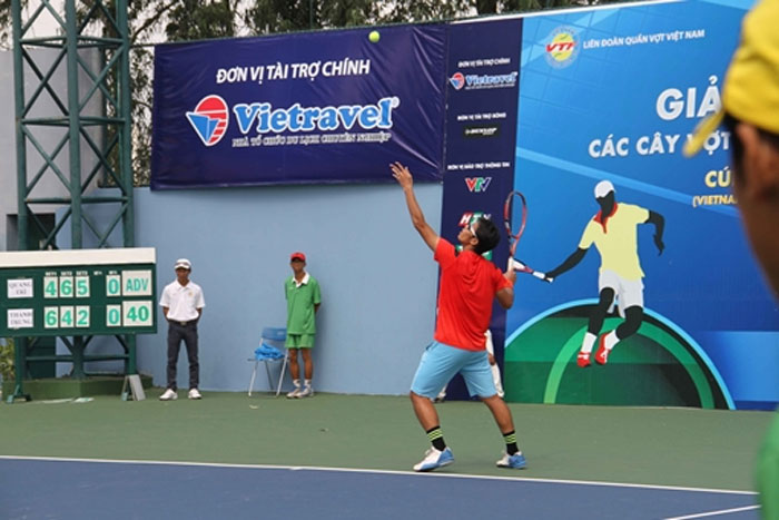 Lam Bien Quang Cao San Tennis